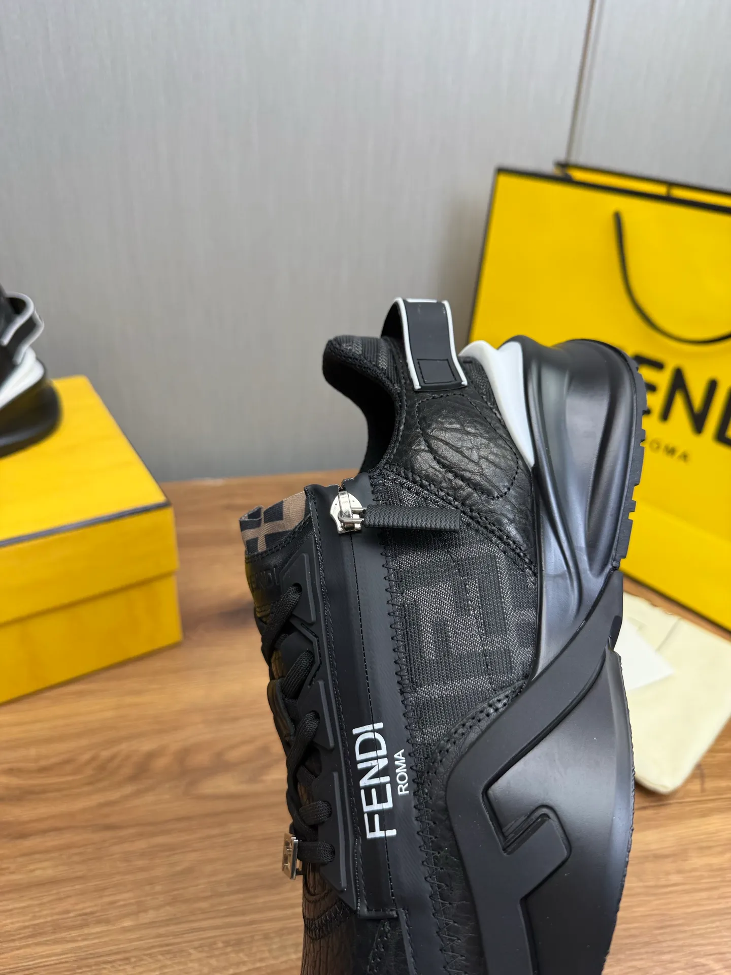 Men's men's shoes 💰620💰 Fendi [Fendi] hot style is on the market 🔥Fashionable casual men's shoes 🔱 Made of original brand fly-knit fabric. Original cowhide + breathable mesh lining + sheepskin feet, perfect shape, top quality, you deserve it 🔜Original rubber outsole, ultra-light, non-slip and wear-resistant 👣 Standard size 38-44